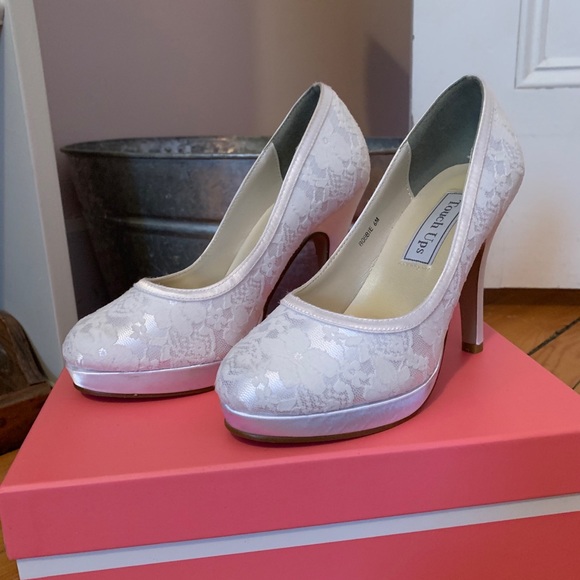 White lace shoes - Picture 2 of 5